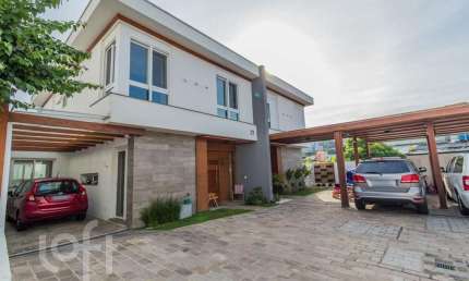 Casa em condomínio fechado com 3 quartos à venda na Avenida Clemenciano Barnasque, 121, Teresópolis, Porto Alegre, 221 m2 por R$ 1.490.000