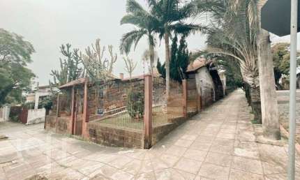 Casa com 2 quartos à venda na Rua Doutor Alberto Albertini, 171, São Sebastião, Porto Alegre, 336 m2 por R$ 750.000