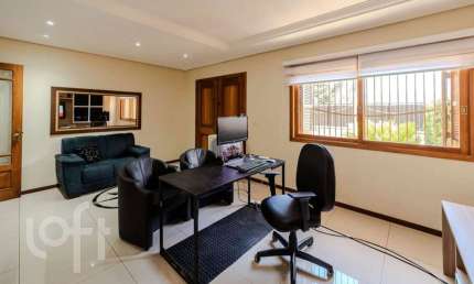 Casa com 4 quartos à venda na Rua Raymundo Luiz Marinho Filho, 289, Rubem Berta, Porto Alegre, 247 m2 por R$ 810.000