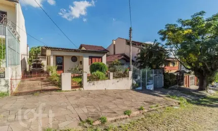 Casa com 3 quartos à venda na rua saudável, 168, medianeira, porto alegre, 120 m2 por r$ 650.000