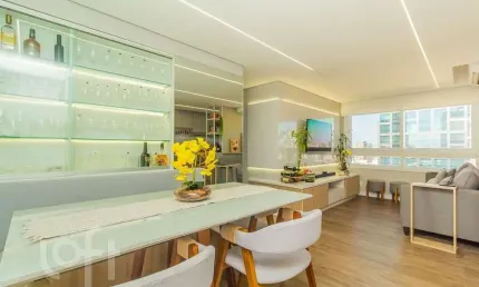 Apartamento com 3 quartos à venda na Rua Jerônymo Zelmanovitz, 100, São Sebastião, Porto Alegre, 67 m2 por R$ 799.000