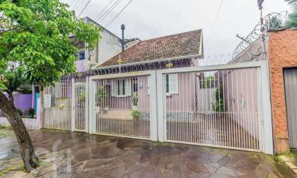 Casa com 4 quartos à venda na Candiota, 80, Passo da Areia, Porto Alegre, 161 m2 por R$ 680.000