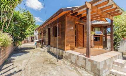 Casa com 3 quartos à venda na Rua Padre Teschauer, 237, Cascata, Porto Alegre, 114 m2 por R$ 450.000