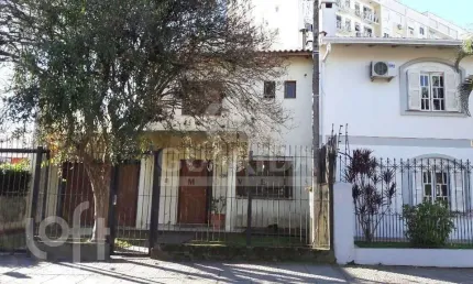 Casa com 3 quartos à venda na Rua Afonso Arinos, 536, Camaquã, Porto Alegre, 250 m2 por R$ 800.000