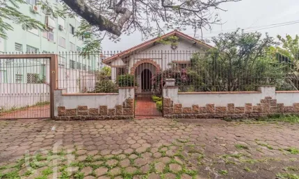 Casa com 2 quartos à venda na Avenida França, 1047, Navegantes, Porto Alegre, 216 m2 por R$ 641.000