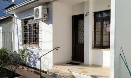 Casa com 6 quartos à venda na Rua Ibirubá, 190, Cavalhada, Porto Alegre, 244 m2 por R$ 650.000