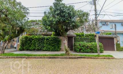 Casa com 3 quartos à venda na Rua César de Castro, 136, Teresópolis, Porto Alegre, 197 m2 por R$ 990.000