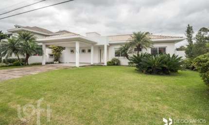 Casa em condomínio fechado com 3 quartos à venda na Avenida Juca Batista, 8000, Belém Novo, Porto Alegre, 253 m2 por R$ 2.690.000