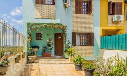 Casa com 3 quartos à venda na Rua dos Guananas, 63, Espírito Santo, Porto Alegre, 186 m2 por R$ 650.000