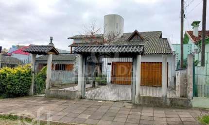 Casa com 4 quartos à venda na Rua Alfredo Silveira Dias, 36, Nonoai, Porto Alegre, 294 m2 por R$ 1.300.000