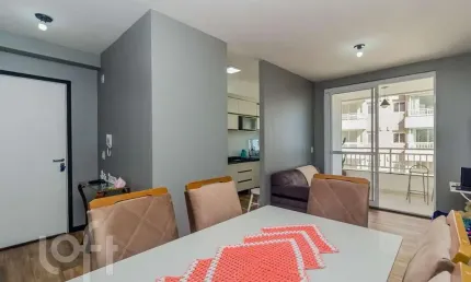 Apartamento com 3 quartos à venda na Rua Airton Ferreira da Silva, 295, Humaitá, Porto Alegre, 65 m2 por R$ 550.000
