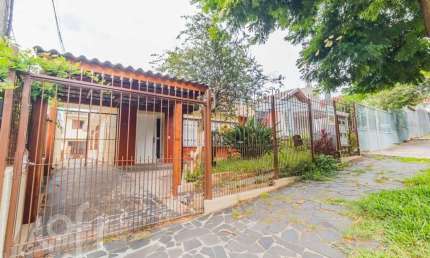 Casa com 4 quartos à venda na Rua Padre Alois Kades S J, 81, Vila Ipiranga, Porto Alegre, 162 m2 por R$ 1.309.100