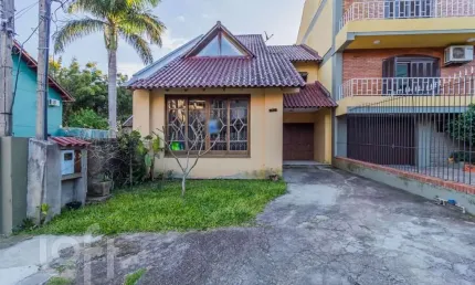 Casa em condomínio fechado com 3 quartos à venda na Avenida Vicente Monteggia, 1010, Santana, Porto Alegre, 190 m2 por R$ 550.000