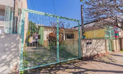 Casa com 4 quartos à venda na Avenida General Emílio Lúcio Esteves, 334, Santa Maria Goretti, Porto Alegre, 189 m2 por R$ 750.000