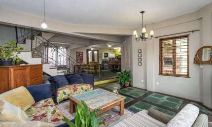Casa com 3 quartos à venda na Rua Álvaro Nicofé, 195, Vila Jardim, Porto Alegre, 270 m2 por R$ 890.000