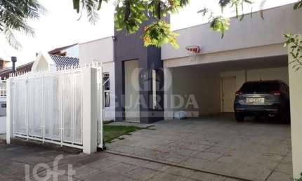 Casa com 3 quartos à venda na Rua Osmar Amaro de Freitas, 110, Jardim Itu Sabará, Porto Alegre, 290 m2 por R$ 790.000