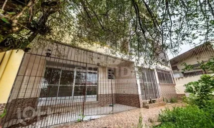 Casa com 6 quartos à venda na Avenida Copacabana, 1231, Tristeza, Porto Alegre, 300 m2 por R$ 1.166.000