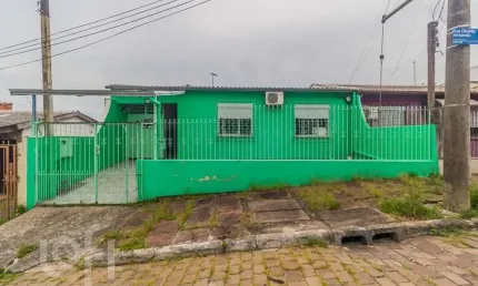 Casa com 2 quartos à venda na Rua Dinarte Armando, 40, Vila Nova, Porto Alegre, 180 m2 por R$ 480.000