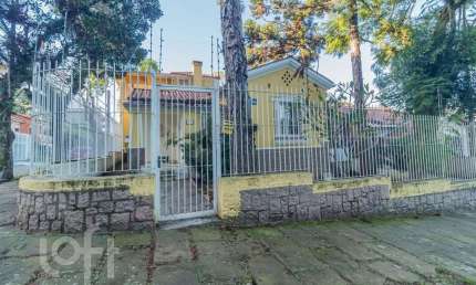 Casa com 4 quartos à venda na Rua Marquês de Abrantes, 10, Santo Antônio, Porto Alegre, 205 m2 por R$ 870.000