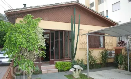 Casa com 4 quartos à venda na Rua Nazareth, 470, Bom Jesus, Porto Alegre, 130 m2 por R$ 382.850