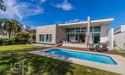 Casa em condomínio fechado com 4 quartos à venda na Avenida Juca Batista, 8000, Belém Novo, Porto Alegre, 421 m2 por R$ 3.200.000
