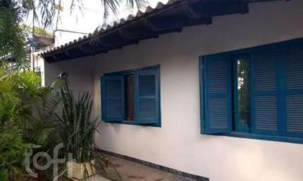 Casa com 3 quartos à venda na Rua Santa Catarina, 529, Santa Maria Goretti, Porto Alegre, 140 m2 por R$ 330.000