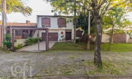 Casa com 3 quartos à venda na rua comandai, 541, cristal, porto alegre, 1155 m2 por r$ 840.000