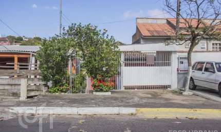 Casa com 3 quartos à venda na Avenida dos Prazeres, 206, Vila Jardim, Porto Alegre, 124 m2 por R$ 389.000