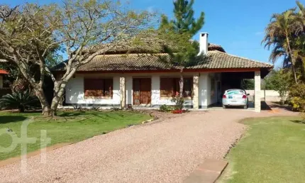 Casa com 2 quartos à venda na beco arthur, 260, belém novo, porto alegre, 220 m2 por r$ 745.000