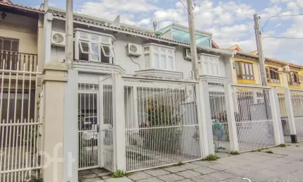 Casa com 3 quartos à venda na Rua Marina Sirângelo Castello, 49, Jardim Itu Sabará, Porto Alegre, 249 m2 por R$ 750.000