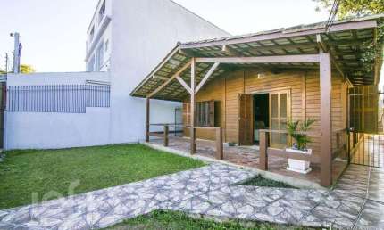 Casa com 3 quartos à venda na Travessa Fortaleza, 15, Nonoai, Porto Alegre, 150 m2 por R$ 550.000