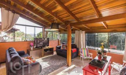 Casa com 3 quartos à venda na Rua Darcy Fagundes, 85, Espírito Santo, Porto Alegre, 200 m2 por R$ 900.000