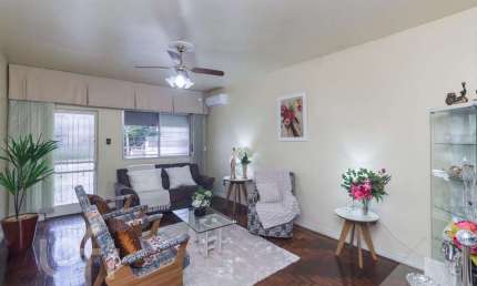 Casa com 5 quartos à venda na Rua Professor Joaquim Louzada, 325, Camaquã, Porto Alegre, 154 m2 por R$ 980.000