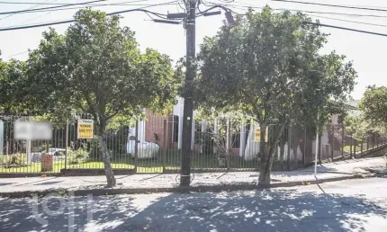 Casa com 3 quartos à venda na Rua Amapá, 1040, Vila Nova, Porto Alegre, 432 m2 por R$ 950.000
