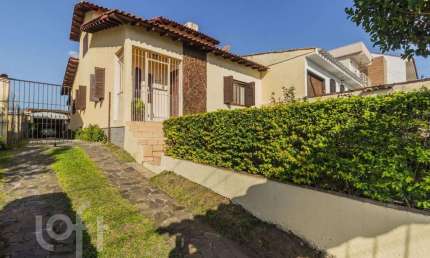 Casa com 3 quartos à venda na Rua Vidal de Negreiros, 724, São José, Porto Alegre, 224 m2 por R$ 464.550