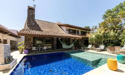 Casa com 5 quartos à venda na Rua Potiguara, 174, Vila Assunção, Porto Alegre, 768 m2 por R$ 4.201.138