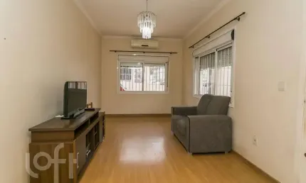 Casa com 2 quartos à venda na praça alfred sehbe, 122, vila ipiranga, porto alegre, 116 m2 por r$ 645.000