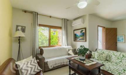 Casa com 4 quartos à venda na Rua João Corrêa Almeida, 45, Vila Nova, Porto Alegre, 244 m2 por R$ 627.000