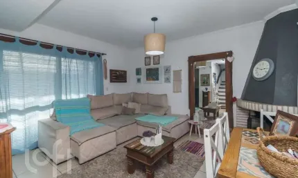 Casa com 3 quartos à venda na Rua dos Guenoas, 683, Espírito Santo, Porto Alegre, 144 m2 por R$ 485.000