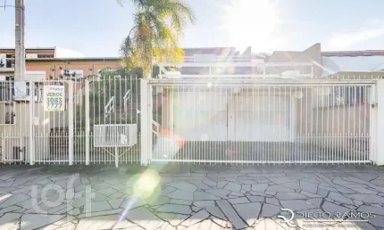 Casa com 3 quartos à venda na Avenida Celestino Bertolucci, 75, Hípica, Porto Alegre, 222 m2 por R$ 675.000