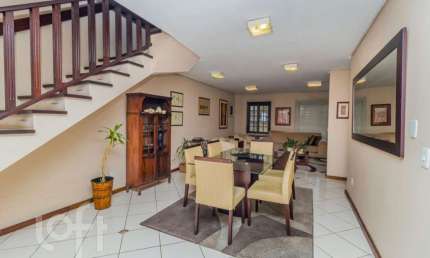 Casa com 3 quartos à venda na Rua Doutor Raul Moreira, 115, Cristal, Porto Alegre, 191 m2 por R$ 880.000