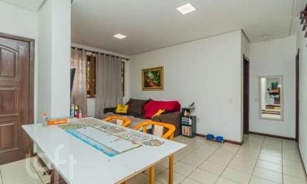 Casa com 3 quartos à venda na Rua Ari Peixoto Martins, 64, Espírito Santo, Porto Alegre, 151 m2 por R$ 684.000
