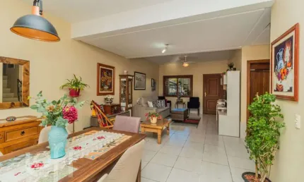 Casa com 3 quartos à venda na Rua Padre João Batista Reus, 3476, Cavalhada, Porto Alegre, 232 m2 por R$ 958.000