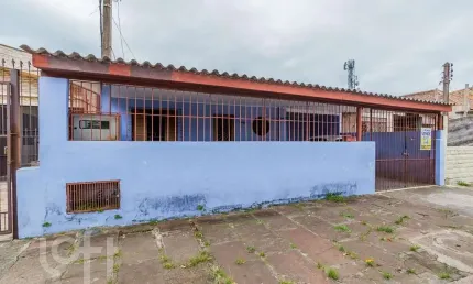 Casa com 7 quartos à venda na Avenida Vinte e Um de Abril, 1497, Sarandi, Porto Alegre, 300 m2 por R$ 400.000