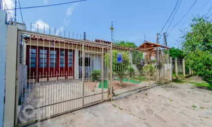 Casa com 3 quartos à venda na Avenida Salvador Leão, 818, Sarandi, Porto Alegre, 105 m2 por R$ 513.000