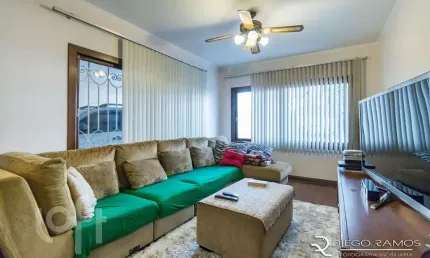 Casa com 3 quartos à venda na Avenida Lavras, 530, Petrópolis, Porto Alegre, 248 m2 por R$ 1.200.000