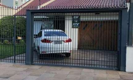 Casa com 4 quartos à venda na Avenida João XXIII, 57, São Sebastião, Porto Alegre, 160 m2 por R$ 1.000.000