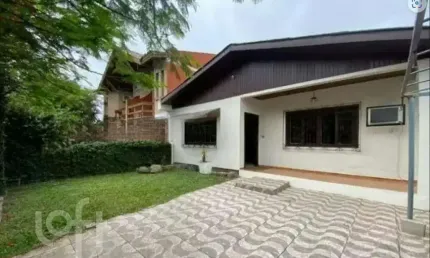 Casa com 3 quartos à venda na Rua Jacipuia, 278, Guarujá, Porto Alegre, 177 m2 por R$ 650.000