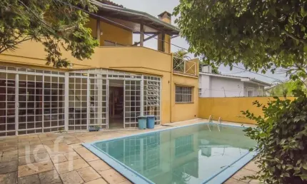 Casa com 5 quartos à venda na Avenida General Barreto Viana, 691, Vila Jardim, Porto Alegre, 364 m2 por R$ 1.350.000