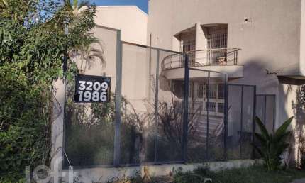 Casa com 4 quartos à venda na Rua Riveira, 475, Petrópolis, Porto Alegre, 388 m2 por R$ 1.700.000